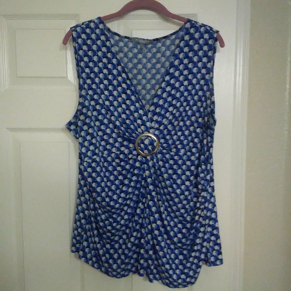 Cute blue & white sleeveless top!